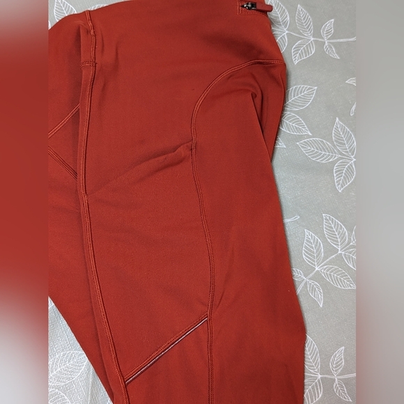 Lululemon yoga pants - Picture 4 of 4